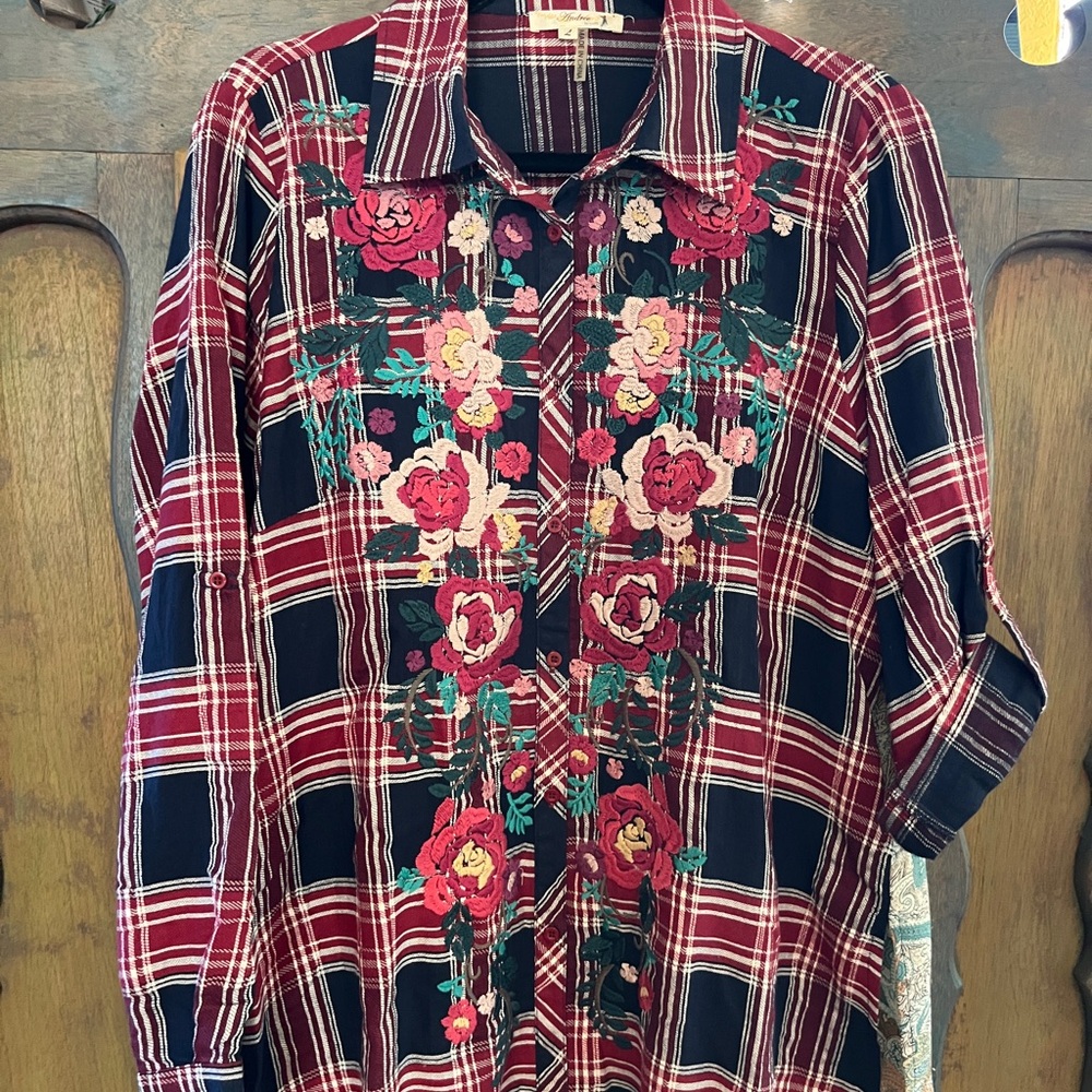 ANDREE BY UNIT Red and White Plaid Shirt